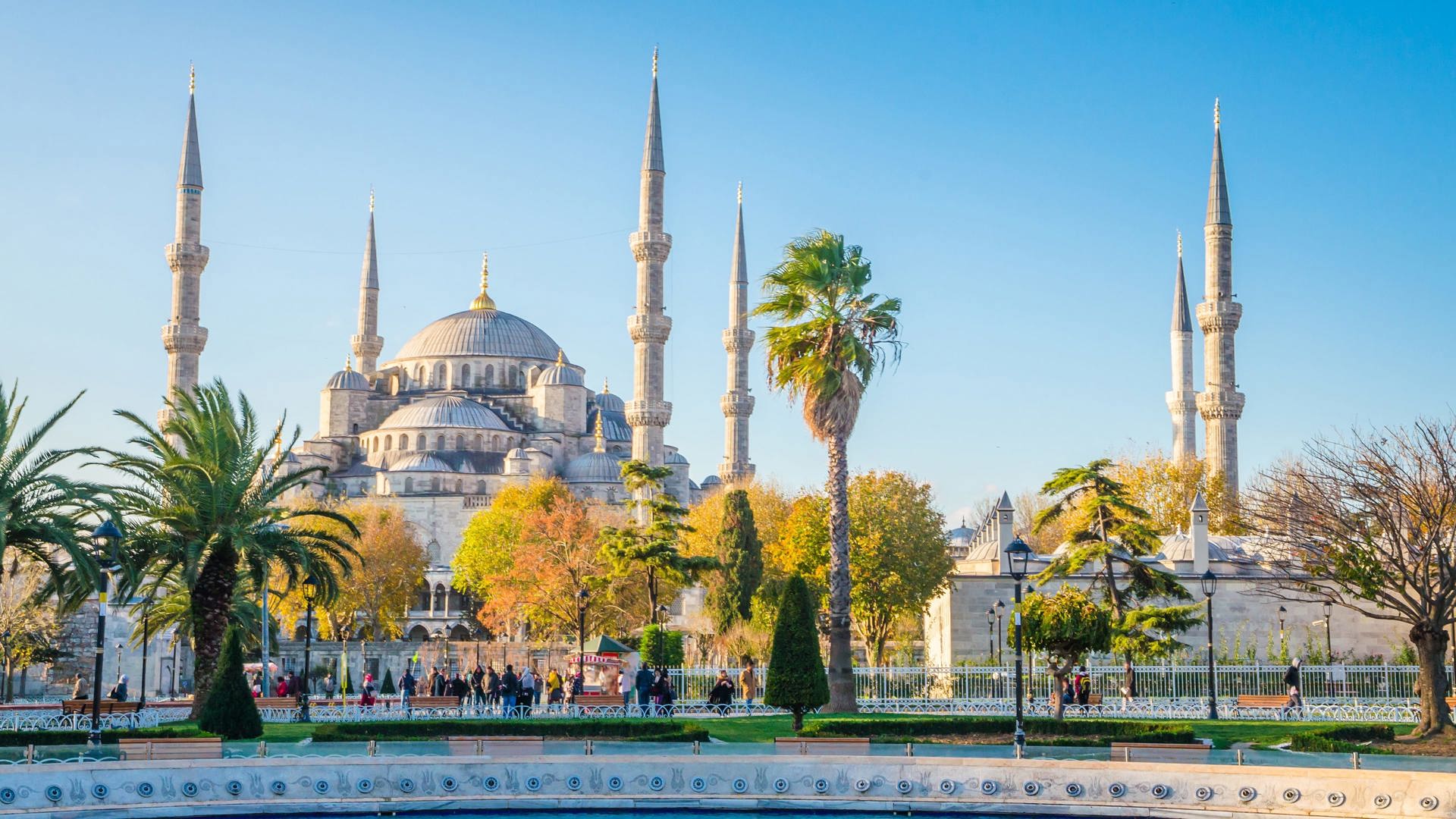 Blue Mosque in Sultanahmet, visited on private Istanbul shore excursions