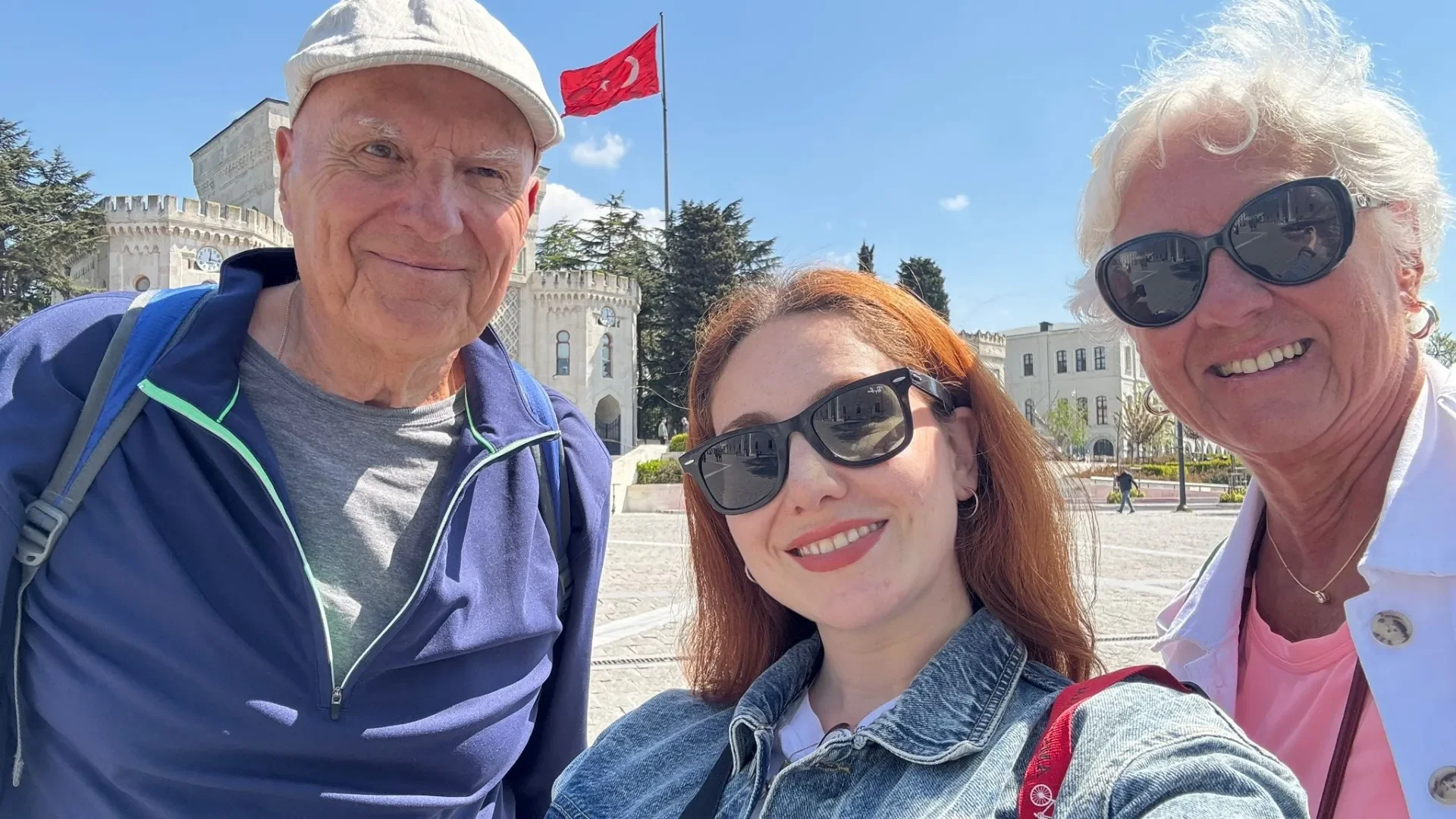 A bright Istanbul travel memory near Sultanahmet’s historic landmarks, combining culture, architecture and local stories.