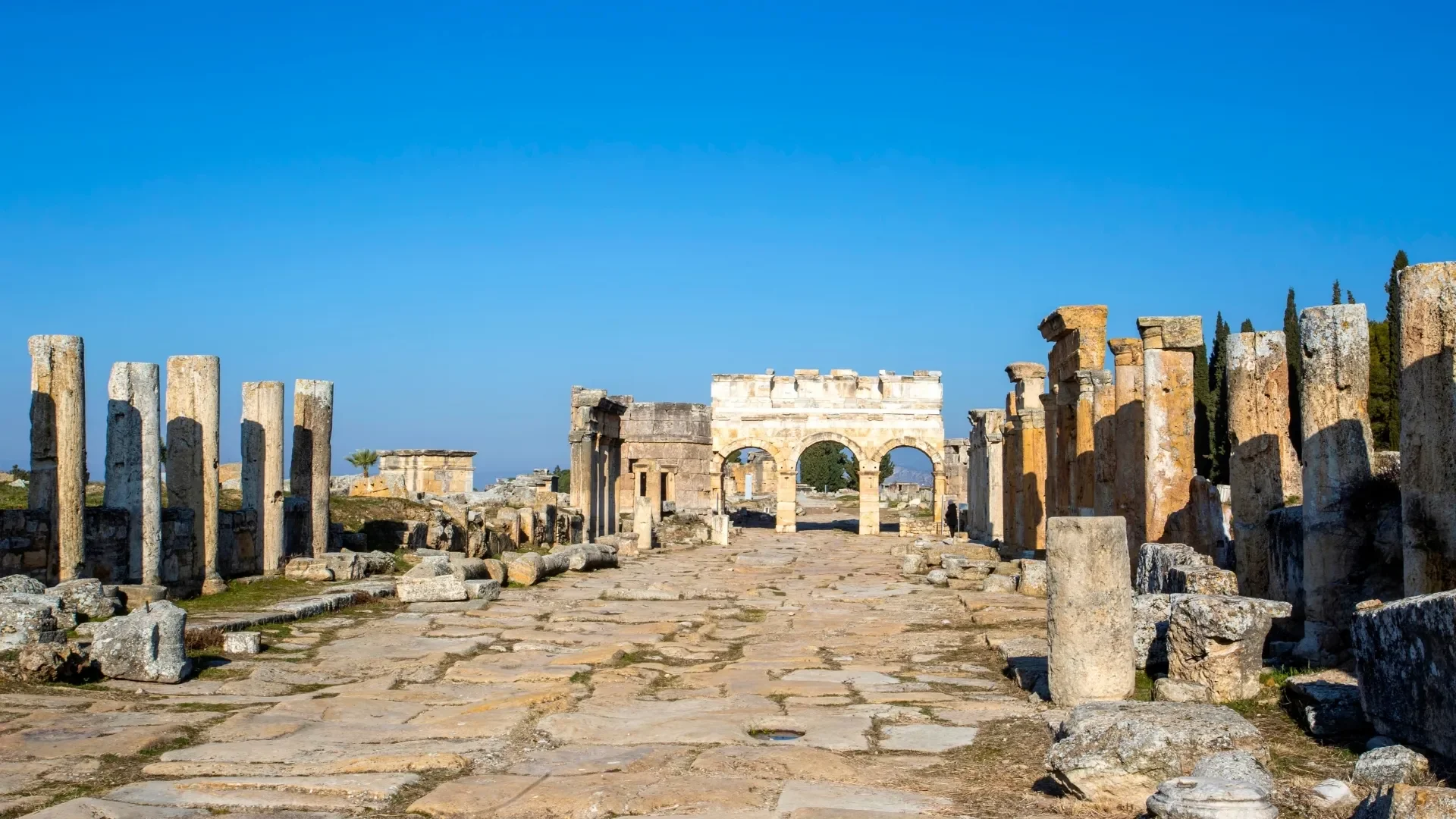From Kusadasi Port: Private Pamukkale & Hierapolis Tour