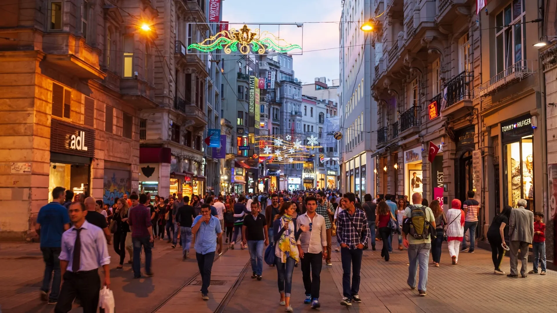 Night Life in Taksim Istiklal Street: Istanbul Night Tour