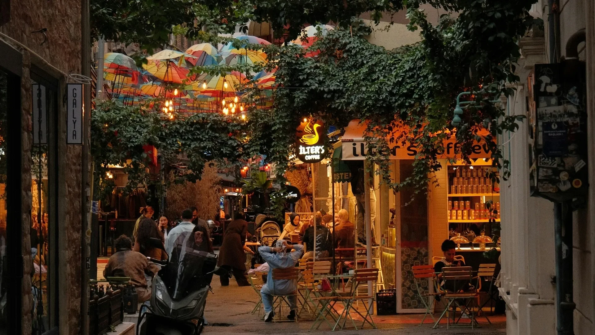 Karakoy District of Isatanbul: Famous for Street Food and Peaceful Coffee Shops