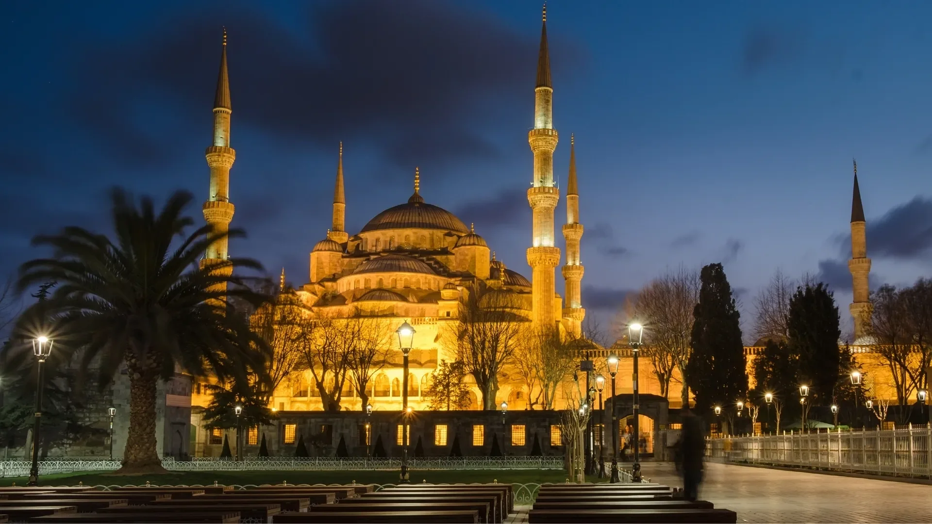 Night View of Blue Mosque in Sultanahmet Square: Istanbul Night Tour
