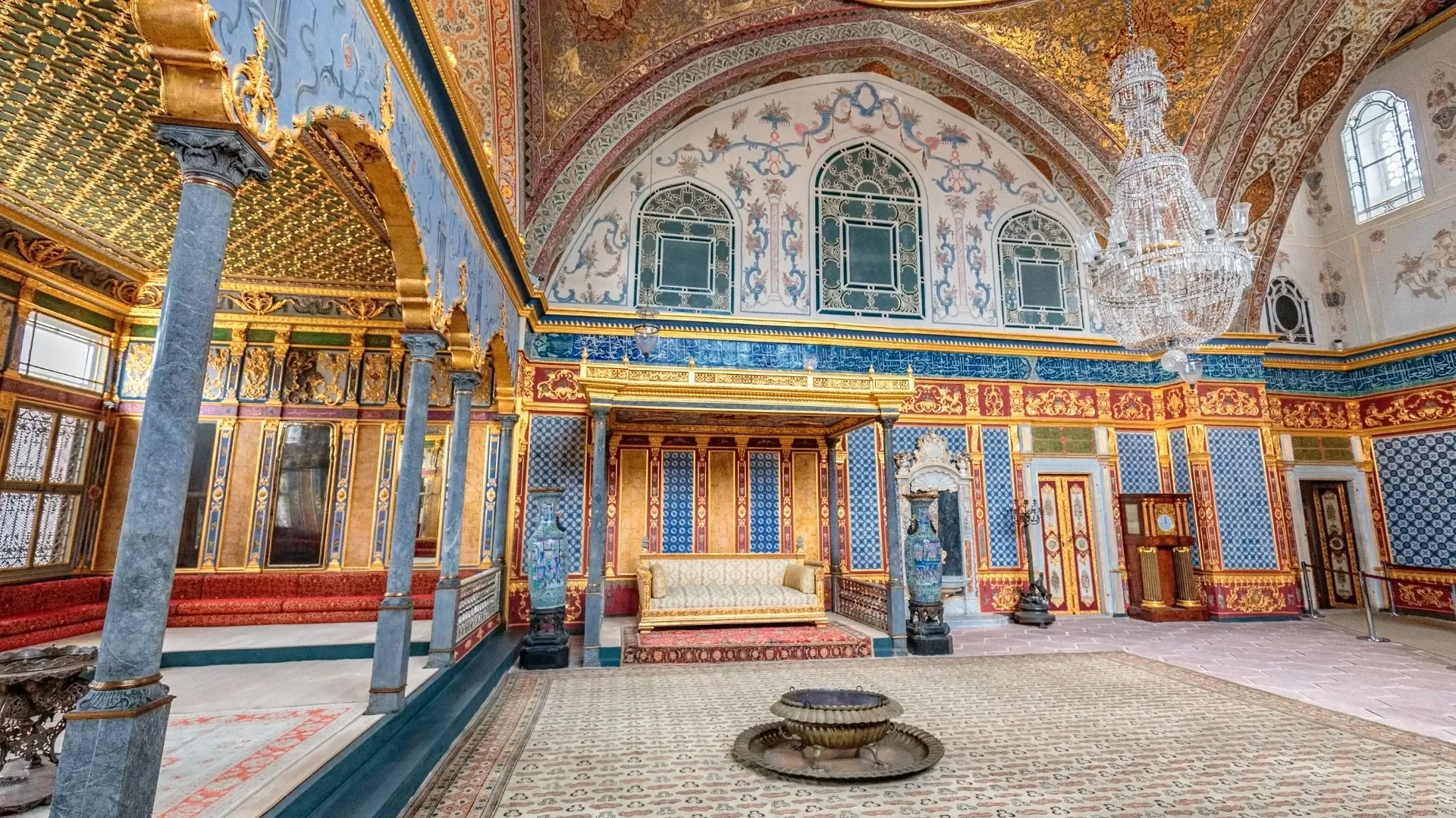 Topkapi Palace imperial rooms guided visit on a private Istanbul Old City shore excursion from Galataport.