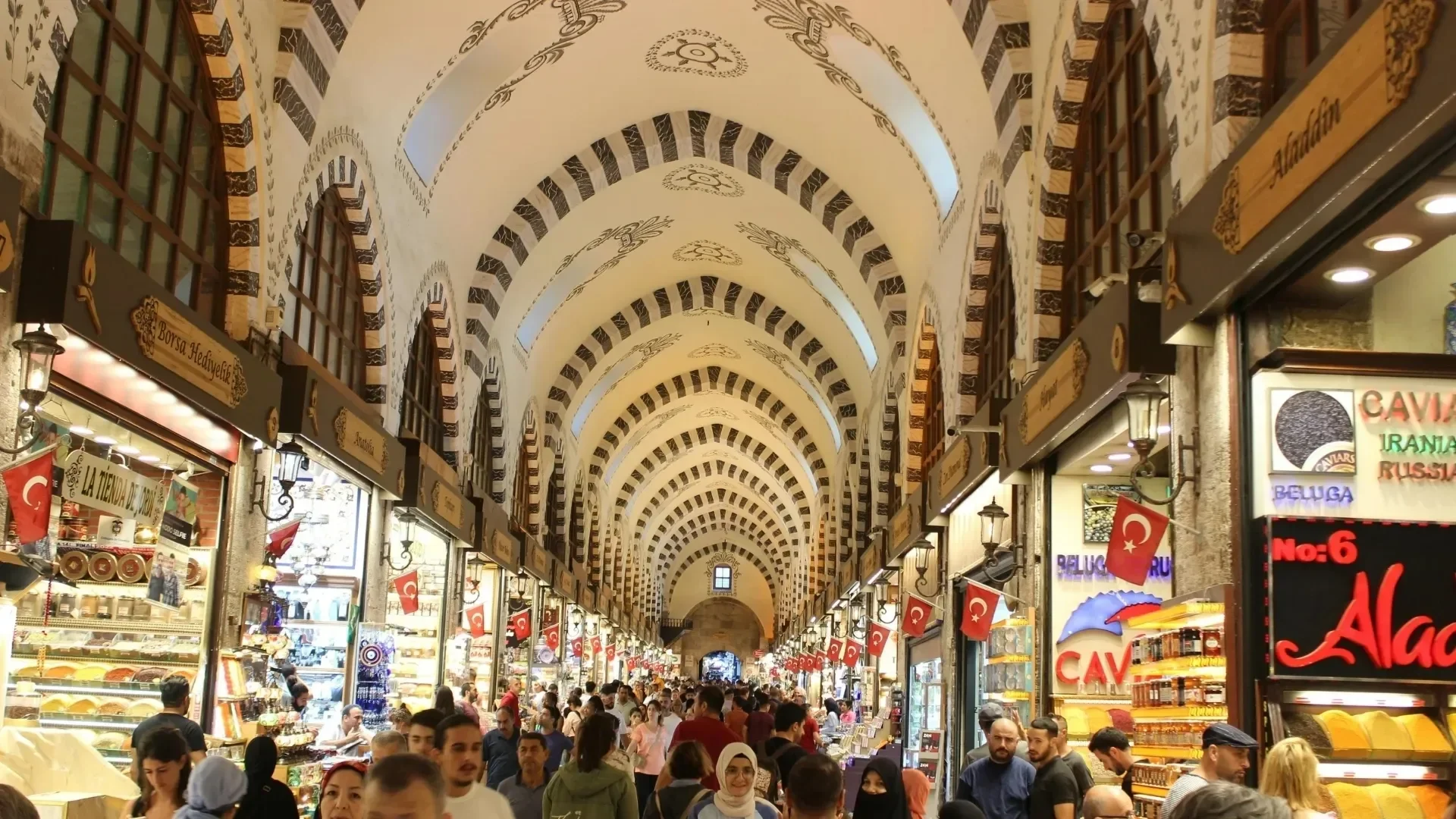 Istanbul Spice Bazaar shopping tour for cruise ship passengers exploring traditional markets with a private guide.