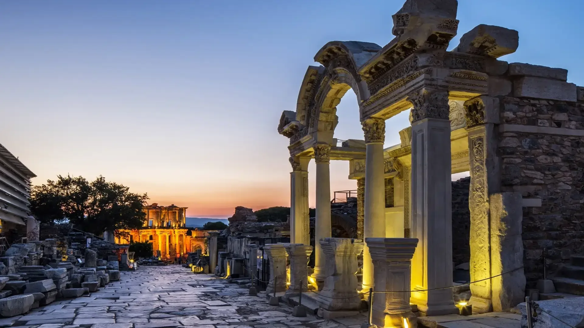 Ephesus Night Tour: Hadrian's Temple at Sunset
