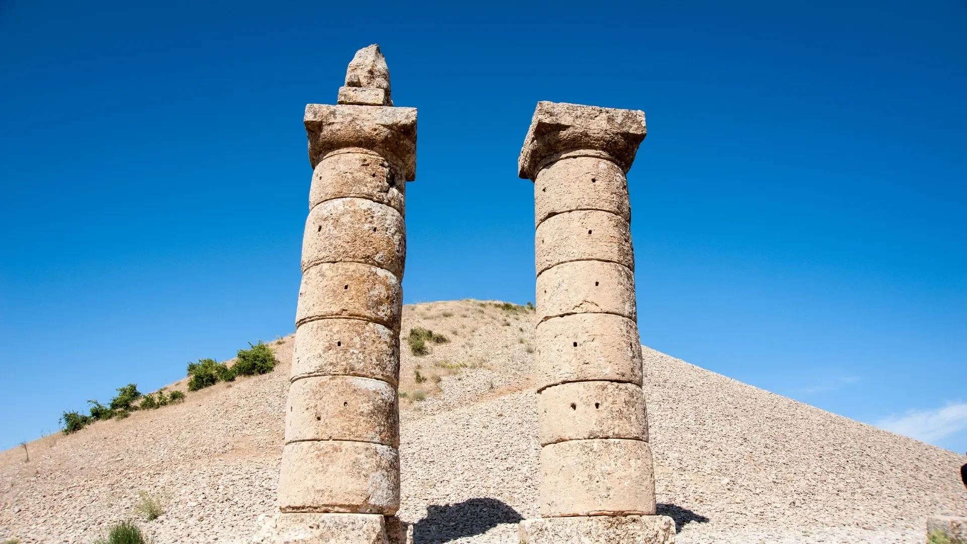 Private Mount Nemrut & Gobeklitepe Karahantepe Tour. Karakus Tumulus