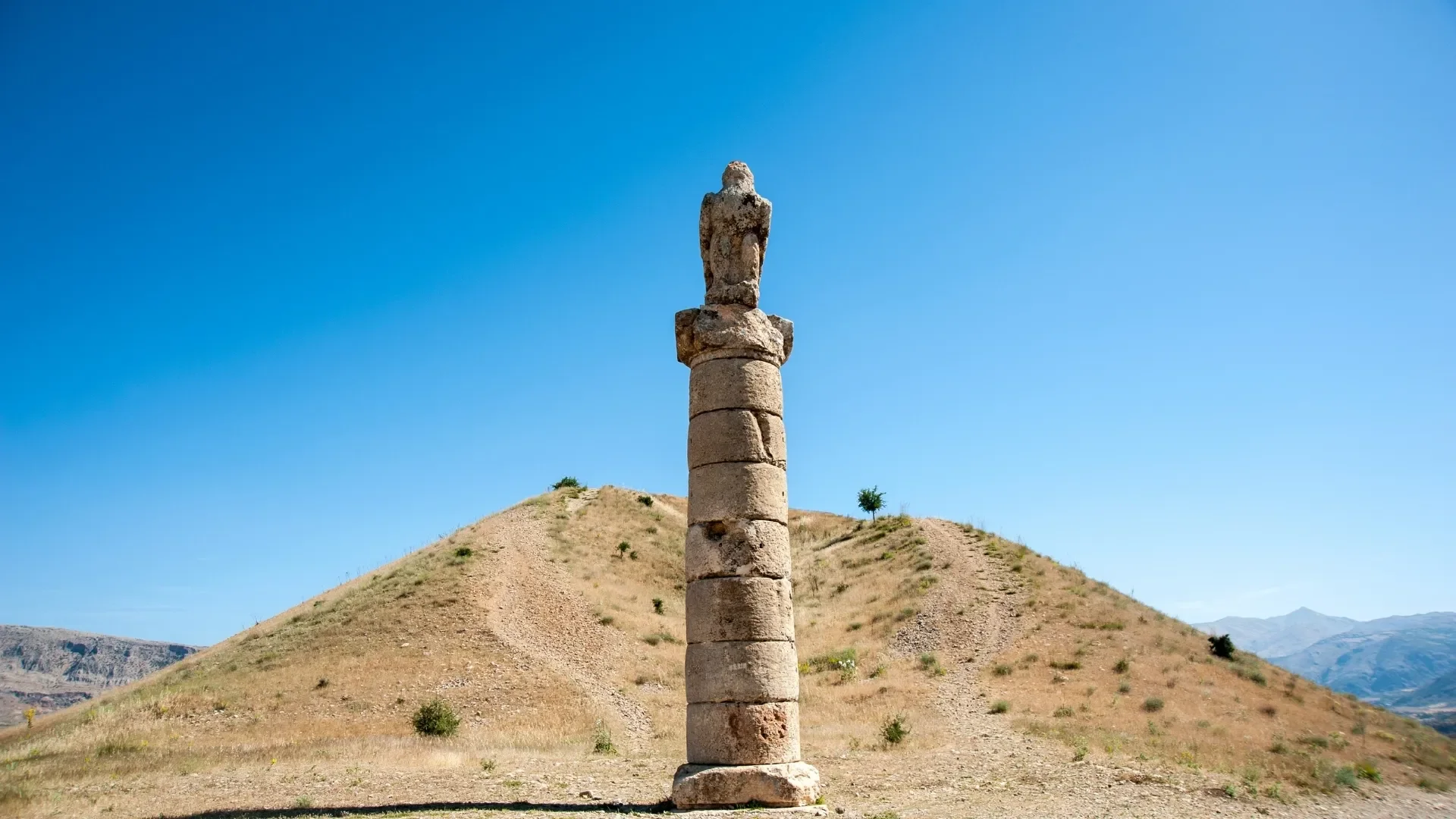 Karakus Tumulus. Private Mount Nemrut & Gobeklitepe Karahantepe Tour