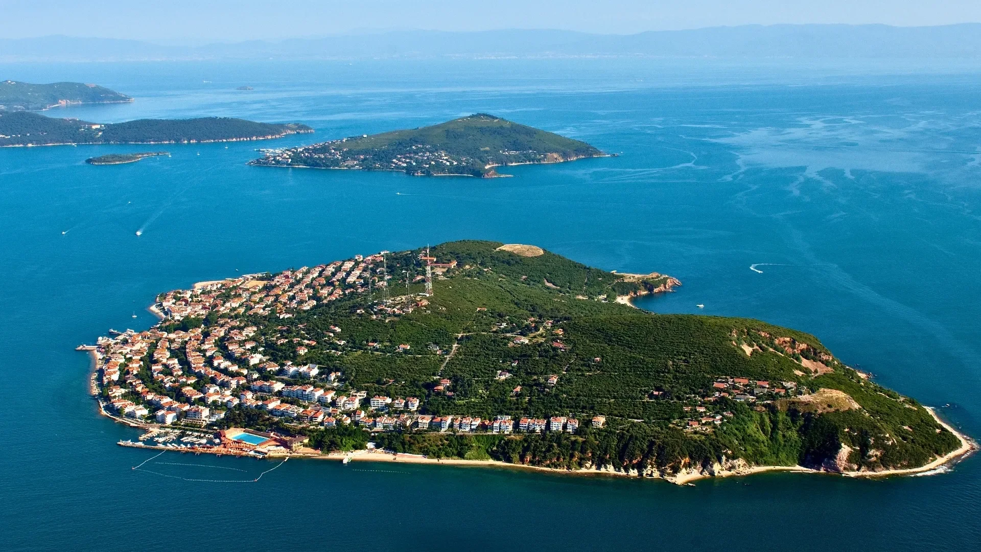 Join a private Princes Islands day tour to see green islands, coastal villages and breathtaking Marmara Sea views just a short journey from Istanbul.