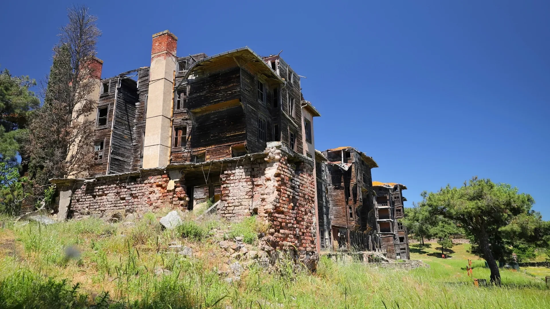 Visit impressive Büyükada historic landmarks on a private island tour, including old wooden buildings, pine-covered hills and panoramic viewpoints.