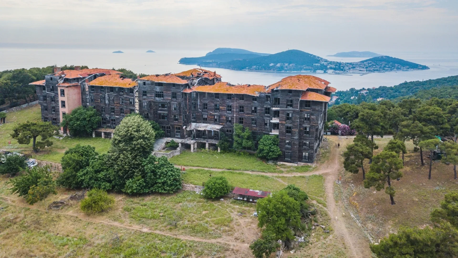 Explore the Prinkipo Greek Orphanage on a Büyükada history tour and experience one of the most remarkable historic landmarks of the Princes’ Islands.