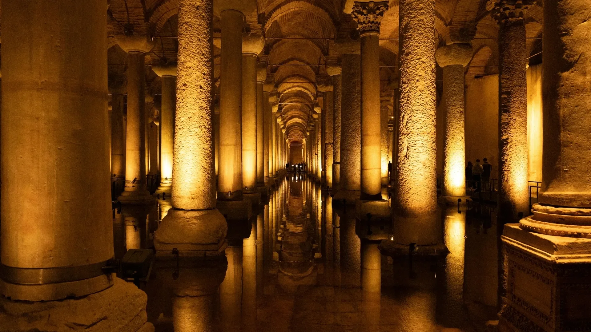 Basilica Cistern ancient architecture in Istanbul: Discover the vaulted ceilings, stone columns, and water reflections that make the Basilica Cistern a unique historical site in Istanbul.