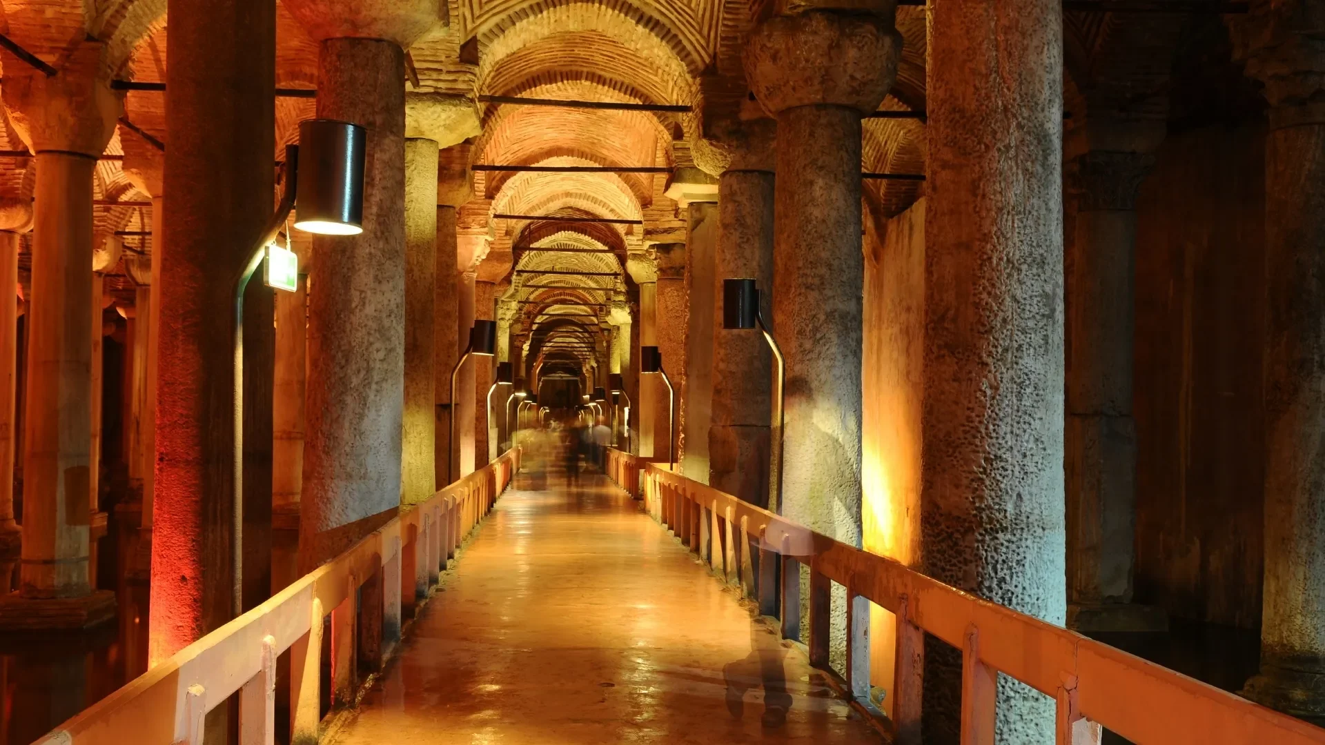Basilica Cistern illuminated columns: Experience the dramatic lighting and ancient marble columns of the Basilica Cistern during a guided tour in Istanbul’s Old City.