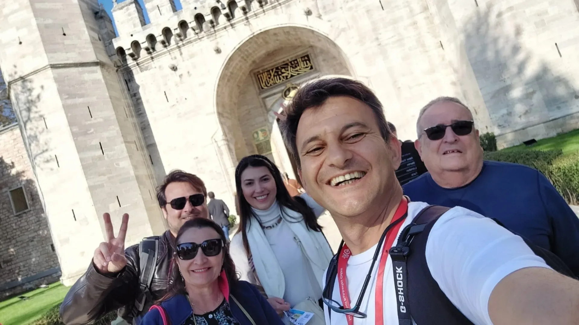 Topkapi Palace courtyard guided visit: Explore the peaceful courtyards of Topkapi Palace with a private guide and see the historic setting of the Ottoman imperial complex.