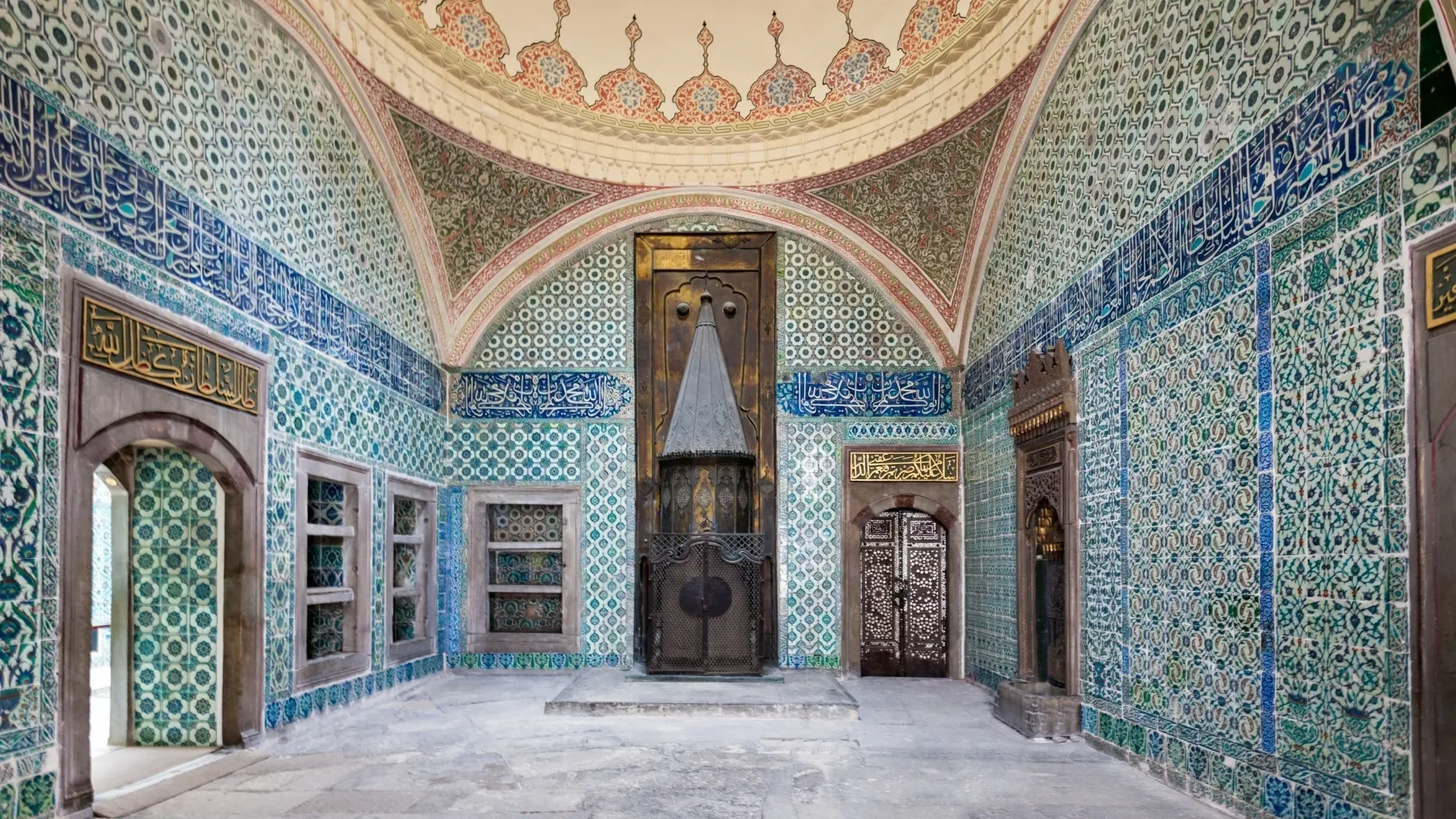 Discover the colorful Iznik tiles, calligraphy panels, and quiet courtyards of the Topkapi Palace Harem on a guided Istanbul history tour.