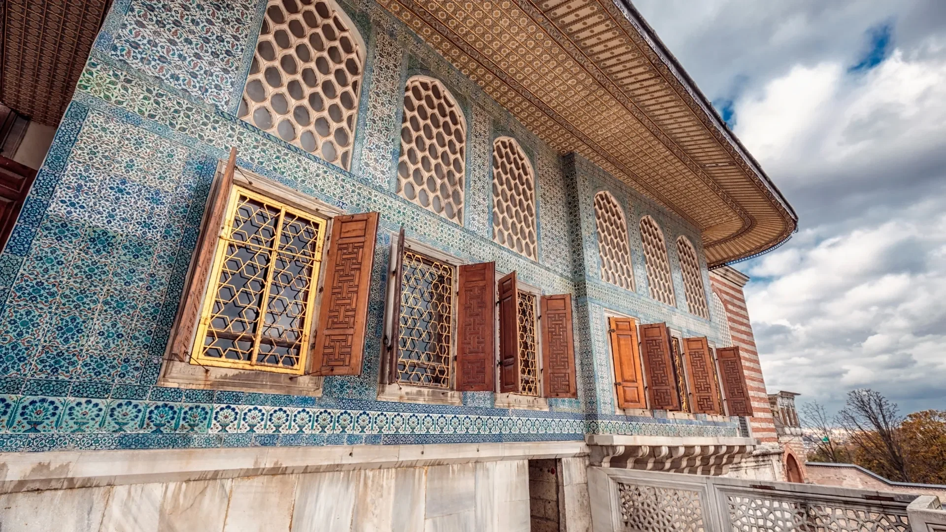 Topkapi Palace exterior with Iznik tile details: Admire the tiled exterior walls and wooden windows of Topkapi Palace, a key stop on a private Ottoman history tour in Istanbul.
