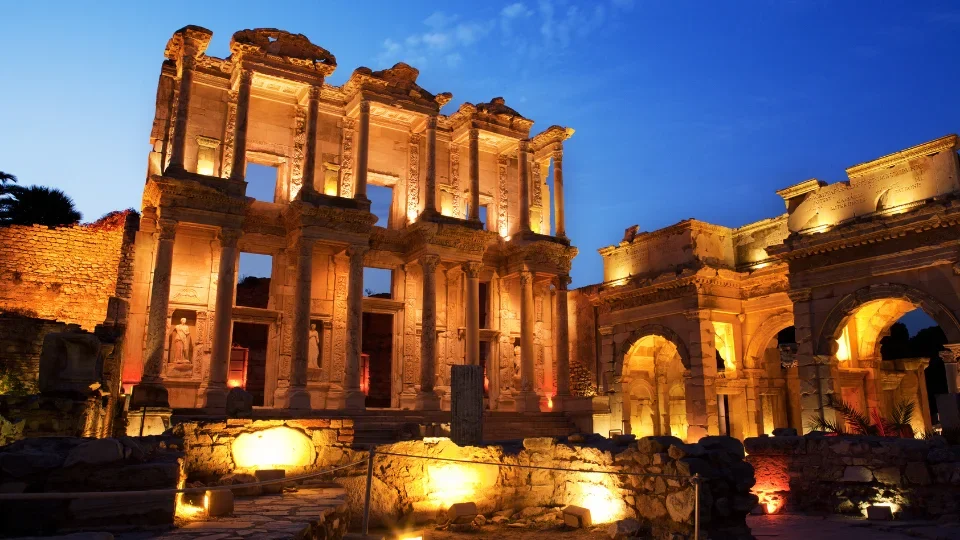 Ephesus at night (4)
