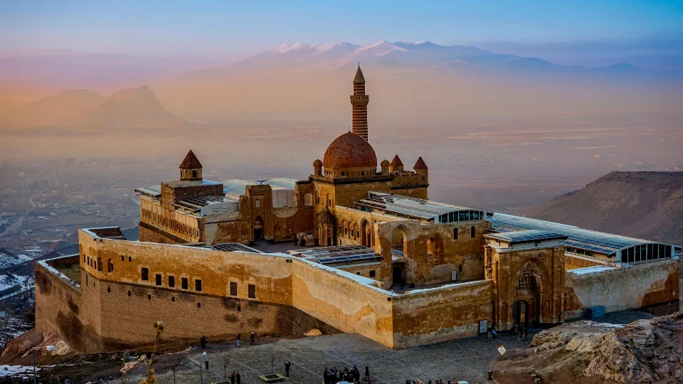 Ishak Pasha Palace (4) (.webp)
