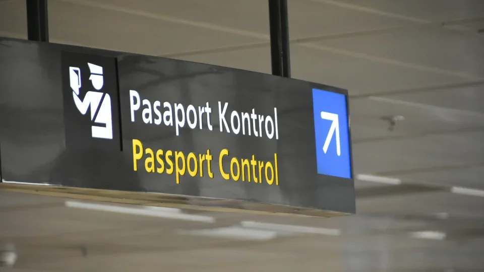 Istanbul Airport passort control (1)
