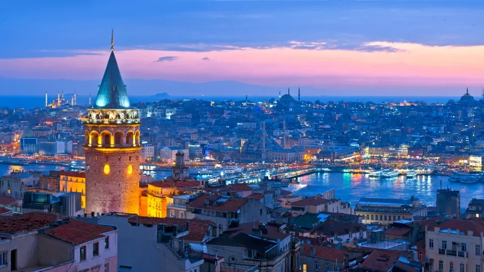 Istanbul at night (3)
