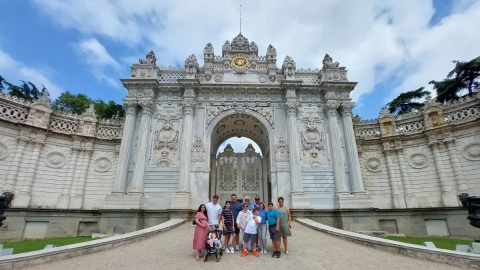 Proper licensed Tour Guide (3)