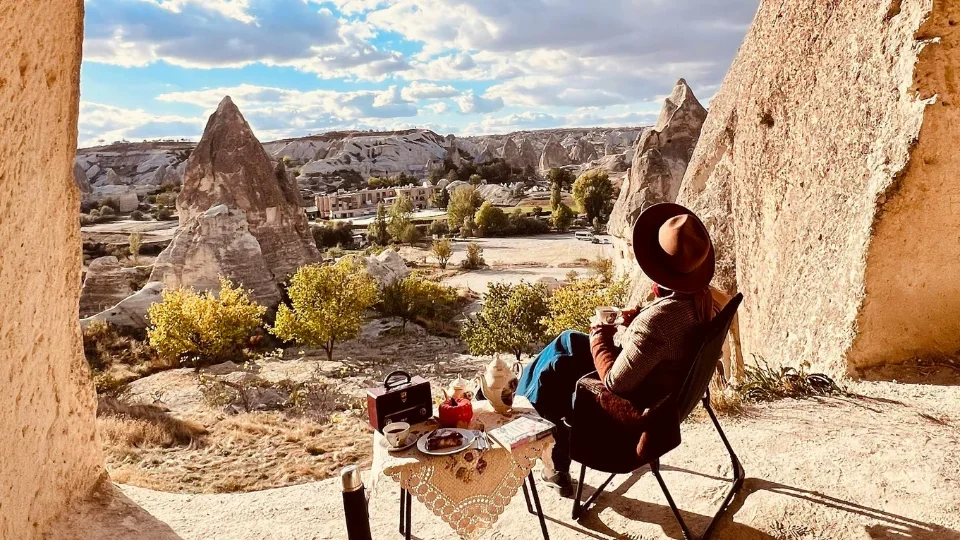 Traveler in Cave (5)